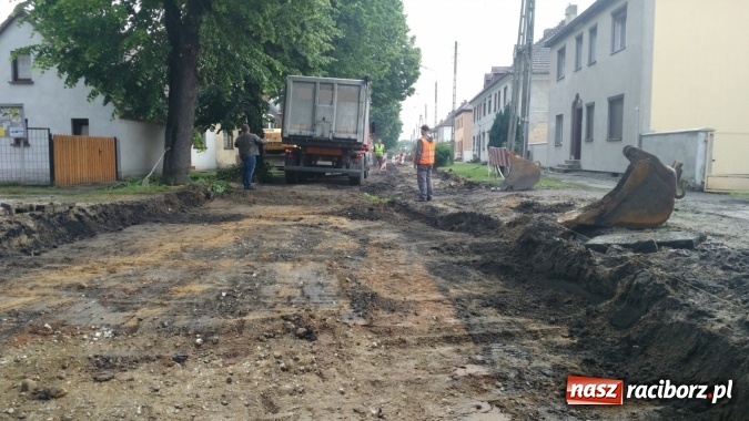 Zdjęcie w galerii na portalu naszraciborz.pl: Plac Warszawski i ulica Powstańców Śląskich w Chałupkach po przebudowie  wiadomości z regionu