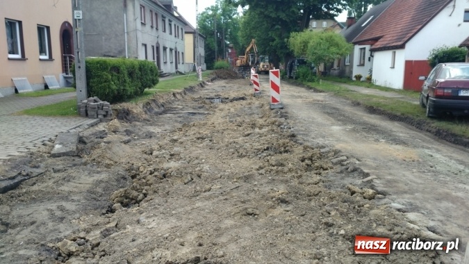 Zdjęcie w galerii na portalu naszraciborz.pl: Plac Warszawski i ulica Powstańców Śląskich w Chałupkach po przebudowie  wiadomości z regionu