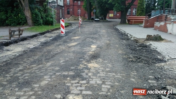 Zdjęcie w galerii na portalu naszraciborz.pl: Plac Warszawski i ulica Powstańców Śląskich w Chałupkach po przebudowie  wiadomości z regionu