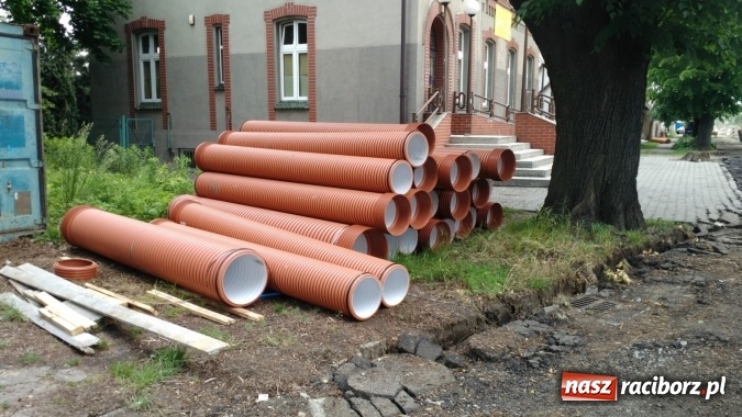 Zdjęcie w galerii na portalu naszraciborz.pl: Plac Warszawski i ulica Powstańców Śląskich w Chałupkach po przebudowie  wiadomości z regionu