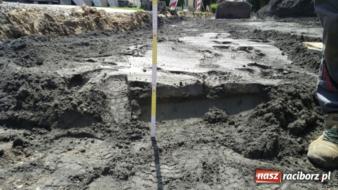 Zdjęcie w galerii na portalu naszraciborz.pl: Plac Warszawski i ulica Powstańców Śląskich w Chałupkach po przebudowie  wiadomości z regionu