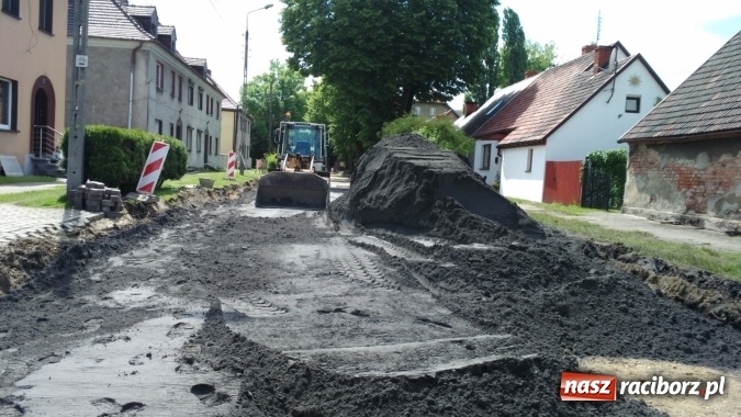 Zdjęcie w galerii na portalu naszraciborz.pl: Plac Warszawski i ulica Powstańców Śląskich w Chałupkach po przebudowie  wiadomości z regionu