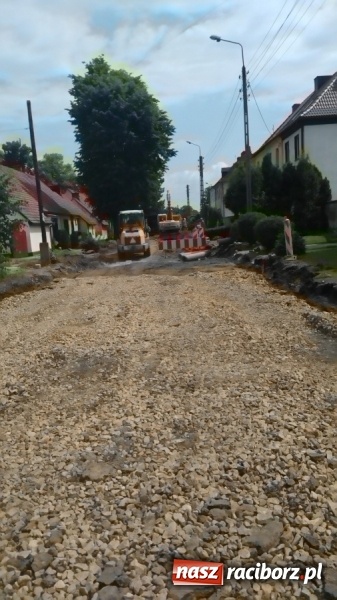 Zdjęcie w galerii na portalu naszraciborz.pl: Plac Warszawski i ulica Powstańców Śląskich w Chałupkach po przebudowie  wiadomości z regionu