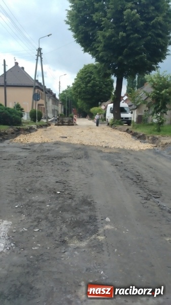 Zdjęcie w galerii na portalu naszraciborz.pl: Plac Warszawski i ulica Powstańców Śląskich w Chałupkach po przebudowie  wiadomości z regionu