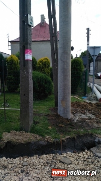 Zdjęcie w galerii na portalu naszraciborz.pl: Plac Warszawski i ulica Powstańców Śląskich w Chałupkach po przebudowie  wiadomości z regionu