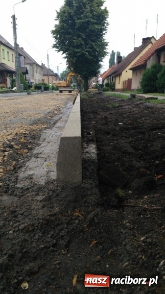 Zdjęcie w galerii na portalu naszraciborz.pl: Plac Warszawski i ulica Powstańców Śląskich w Chałupkach po przebudowie  wiadomości z regionu