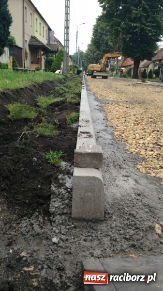 Zdjęcie w galerii na portalu naszraciborz.pl: Plac Warszawski i ulica Powstańców Śląskich w Chałupkach po przebudowie  wiadomości z regionu