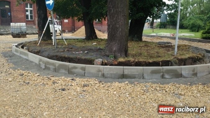 Zdjęcie w galerii na portalu naszraciborz.pl: Plac Warszawski i ulica Powstańców Śląskich w Chałupkach po przebudowie  wiadomości z regionu