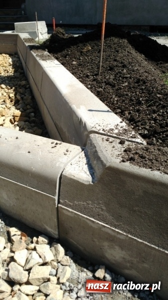 Zdjęcie w galerii na portalu naszraciborz.pl: Plac Warszawski i ulica Powstańców Śląskich w Chałupkach po przebudowie  wiadomości z regionu