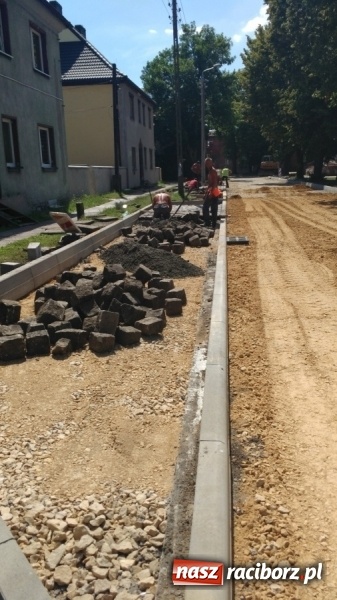 Zdjęcie w galerii na portalu naszraciborz.pl: Plac Warszawski i ulica Powstańców Śląskich w Chałupkach po przebudowie  wiadomości z regionu