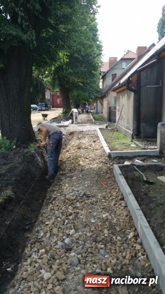 Zdjęcie w galerii na portalu naszraciborz.pl: Plac Warszawski i ulica Powstańców Śląskich w Chałupkach po przebudowie  wiadomości z regionu