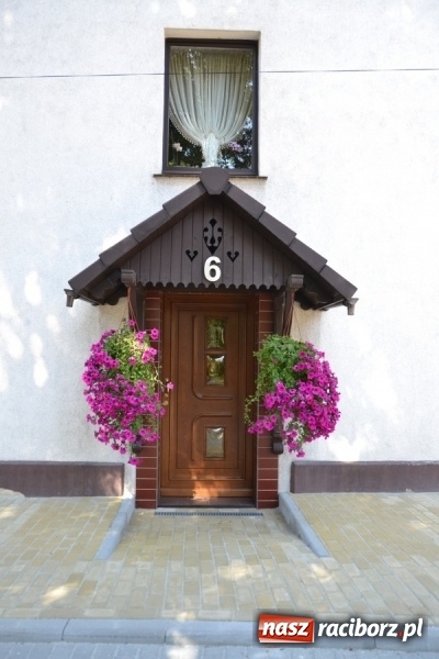 Zdjęcie w galerii na portalu naszraciborz.pl: Plac Warszawski i ulica Powstańców Śląskich w Chałupkach po przebudowie  wiadomości z regionu