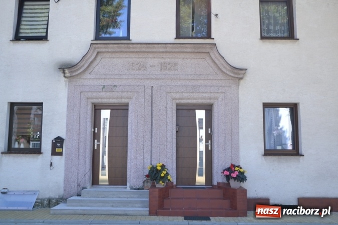 Zdjęcie w galerii na portalu naszraciborz.pl: Plac Warszawski i ulica Powstańców Śląskich w Chałupkach po przebudowie  wiadomości z regionu