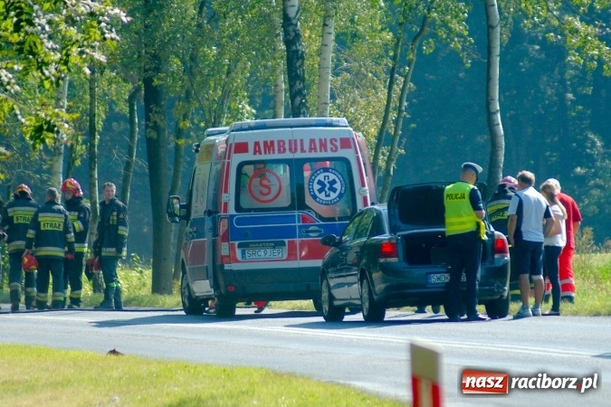 Zdjęcie w galerii na portalu naszraciborz.pl: DW 935. Zderzenie tico i polo na granicy Raciborza i Kornowaca wiadomości z regionu