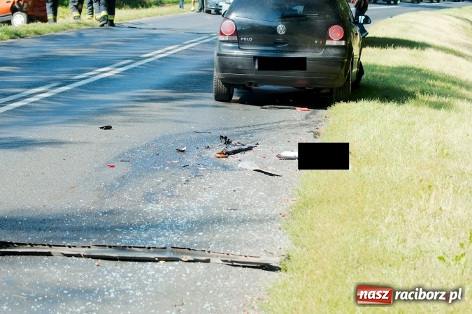 Zdjęcie w galerii na portalu naszraciborz.pl: DW 935. Zderzenie tico i polo na granicy Raciborza i Kornowaca wiadomości z regionu