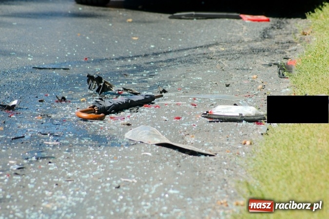 Zdjęcie w galerii na portalu naszraciborz.pl: DW 935. Zderzenie tico i polo na granicy Raciborza i Kornowaca wiadomości z regionu