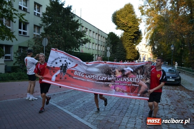 Zdjęcie w galerii na portalu naszraciborz.pl: Raciborski zamek na trasie biegu upamiętniającego Odsiecz Wiedeńską  wiadomości z regionu