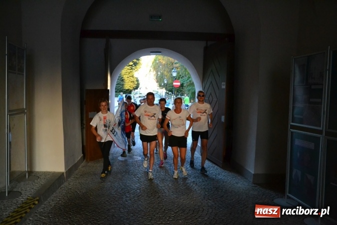 Zdjęcie w galerii na portalu naszraciborz.pl: Raciborski zamek na trasie biegu upamiętniającego Odsiecz Wiedeńską  wiadomości z regionu