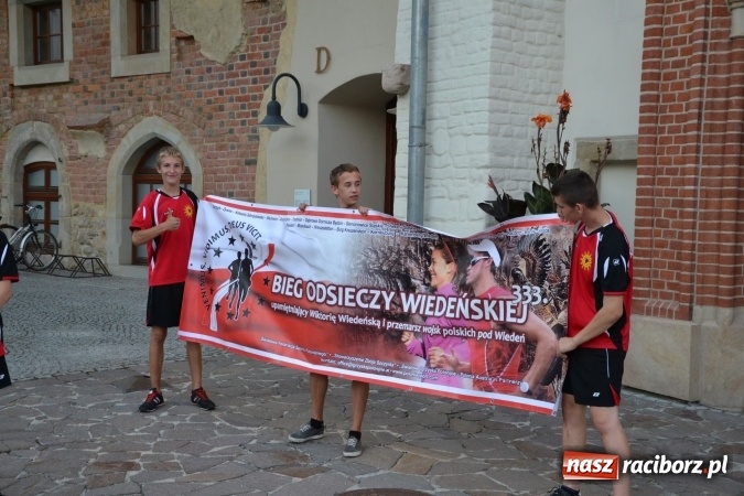 Zdjęcie w galerii na portalu naszraciborz.pl: Raciborski zamek na trasie biegu upamiętniającego Odsiecz Wiedeńską  wiadomości z regionu