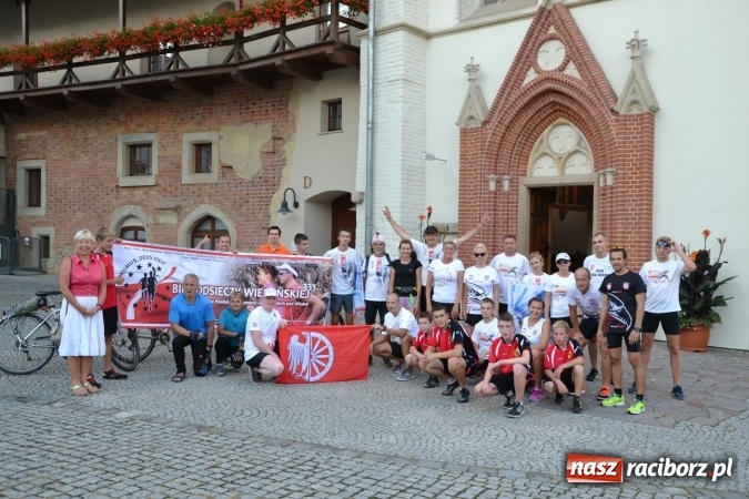 Zdjęcie w galerii na portalu naszraciborz.pl: Raciborski zamek na trasie biegu upamiętniającego Odsiecz Wiedeńską  wiadomości z regionu