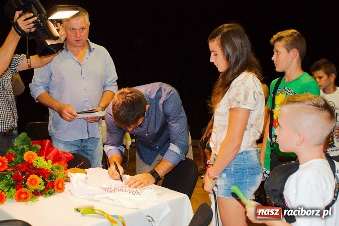 Zdjęcie w galerii na portalu naszraciborz.pl: Denis Kudla nie zapomina o rodzinnym mieście. Brązowy medalista IO w Rio spotkał się z fanami w RCK wiadomości z regionu