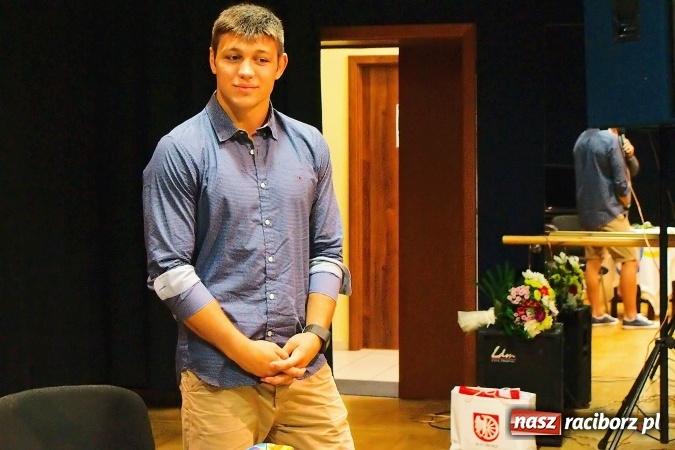 Zdjęcie w galerii na portalu naszraciborz.pl: Denis Kudla nie zapomina o rodzinnym mieście. Brązowy medalista IO w Rio spotkał się z fanami w RCK wiadomości z regionu