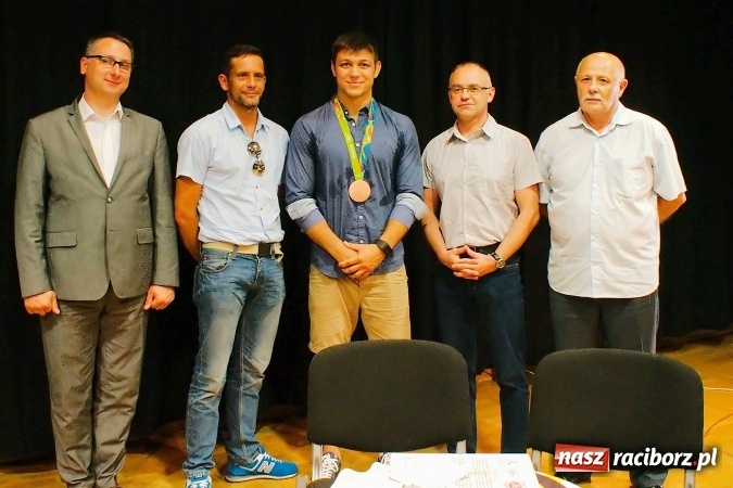 Zdjęcie w galerii na portalu naszraciborz.pl: Denis Kudla nie zapomina o rodzinnym mieście. Brązowy medalista IO w Rio spotkał się z fanami w RCK wiadomości z regionu