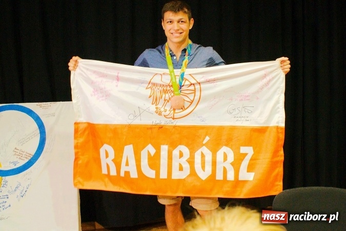 Zdjęcie w galerii na portalu naszraciborz.pl: Denis Kudla nie zapomina o rodzinnym mieście. Brązowy medalista IO w Rio spotkał się z fanami w RCK wiadomości z regionu