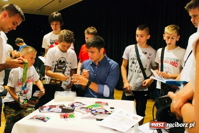 Zdjęcie w galerii na portalu naszraciborz.pl: Denis Kudla nie zapomina o rodzinnym mieście. Brązowy medalista IO w Rio spotkał się z fanami w RCK wiadomości z regionu