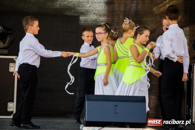 Zdjęcie w galerii na portalu naszraciborz.pl: Pożegnanie lata z MDK na raciborskim rynku wiadomości z regionu