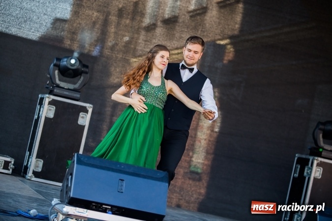 Zdjęcie w galerii na portalu naszraciborz.pl: Pożegnanie lata z MDK na raciborskim rynku wiadomości z regionu