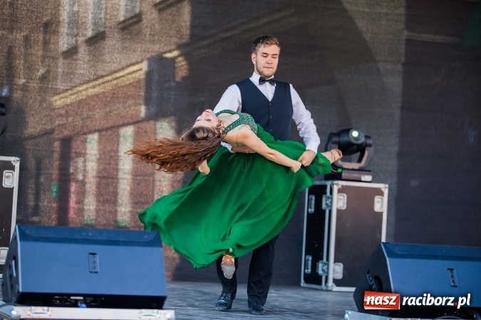 Zdjęcie w galerii na portalu naszraciborz.pl: Pożegnanie lata z MDK na raciborskim rynku wiadomości z regionu