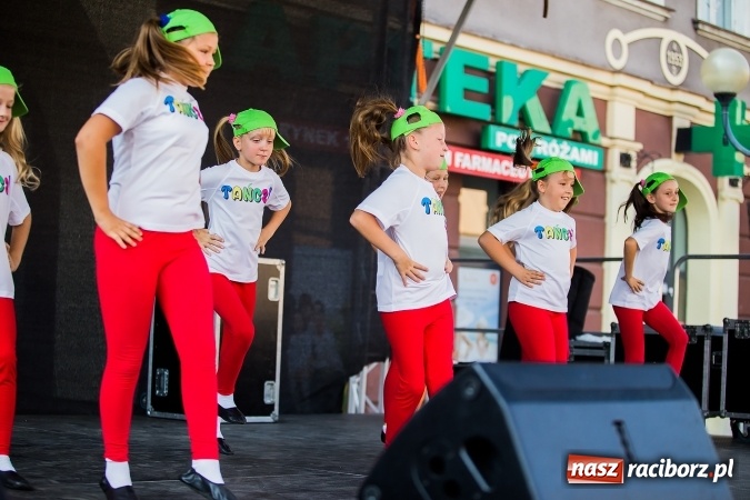 Zdjęcie w galerii na portalu naszraciborz.pl: Pożegnanie lata z MDK na raciborskim rynku wiadomości z regionu