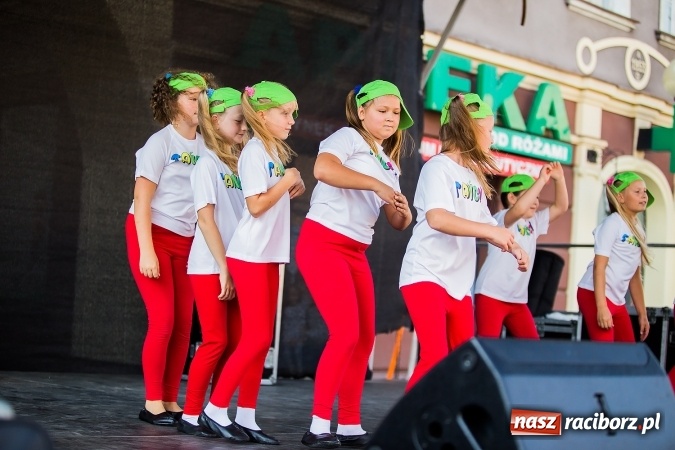 Zdjęcie w galerii na portalu naszraciborz.pl: Pożegnanie lata z MDK na raciborskim rynku wiadomości z regionu