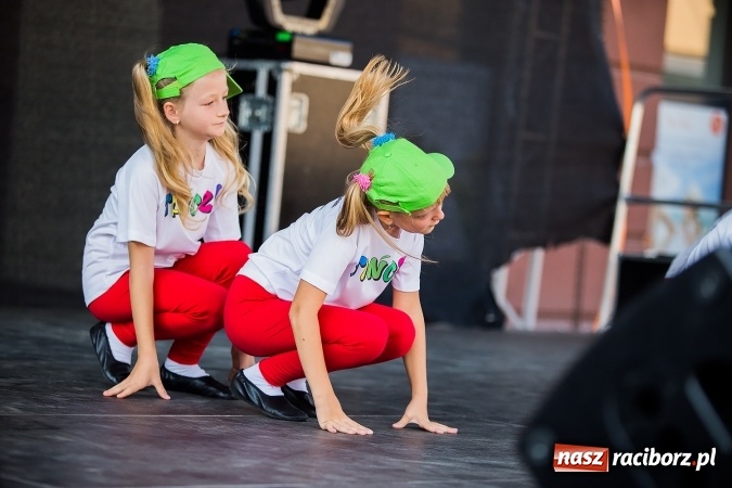 Zdjęcie w galerii na portalu naszraciborz.pl: Pożegnanie lata z MDK na raciborskim rynku wiadomości z regionu