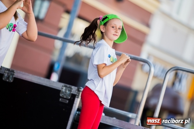 Zdjęcie w galerii na portalu naszraciborz.pl: Pożegnanie lata z MDK na raciborskim rynku wiadomości z regionu