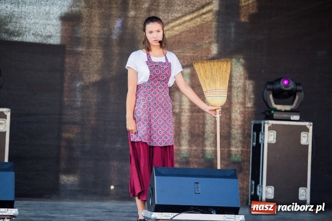 Zdjęcie w galerii na portalu naszraciborz.pl: Pożegnanie lata z MDK na raciborskim rynku wiadomości z regionu