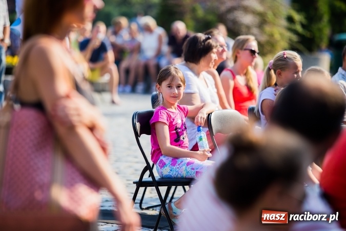 Zdjęcie w galerii na portalu naszraciborz.pl: Pożegnanie lata z MDK na raciborskim rynku wiadomości z regionu