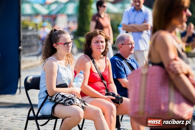 Zdjęcie w galerii na portalu naszraciborz.pl: Pożegnanie lata z MDK na raciborskim rynku wiadomości z regionu