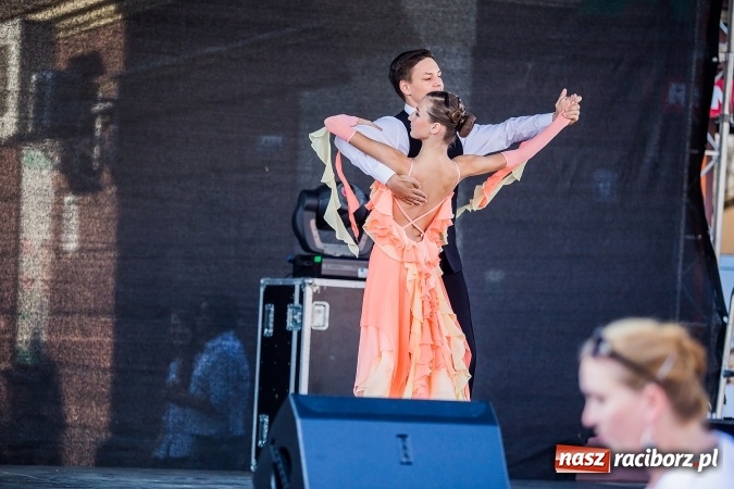 Zdjęcie w galerii na portalu naszraciborz.pl: Pożegnanie lata z MDK na raciborskim rynku wiadomości z regionu