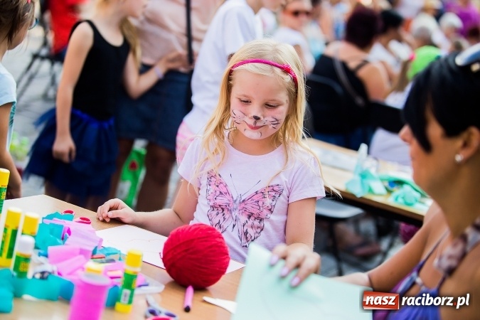 Zdjęcie w galerii na portalu naszraciborz.pl: Pożegnanie lata z MDK na raciborskim rynku wiadomości z regionu