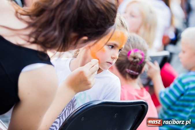 Zdjęcie w galerii na portalu naszraciborz.pl: Pożegnanie lata z MDK na raciborskim rynku wiadomości z regionu