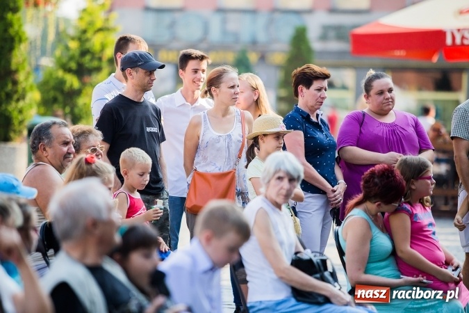 Zdjęcie w galerii na portalu naszraciborz.pl: Pożegnanie lata z MDK na raciborskim rynku wiadomości z regionu