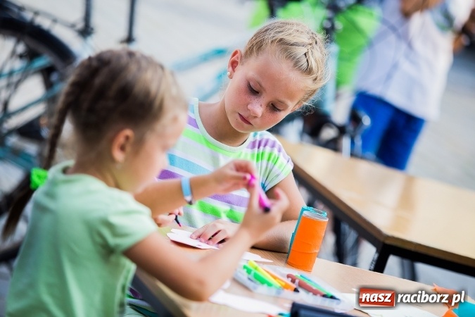 Zdjęcie w galerii na portalu naszraciborz.pl: Pożegnanie lata z MDK na raciborskim rynku wiadomości z regionu