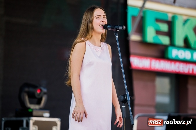 Zdjęcie w galerii na portalu naszraciborz.pl: Pożegnanie lata z MDK na raciborskim rynku wiadomości z regionu