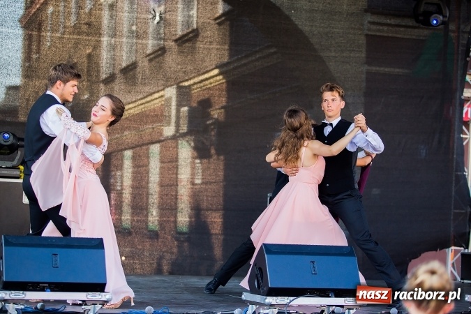 Zdjęcie w galerii na portalu naszraciborz.pl: Pożegnanie lata z MDK na raciborskim rynku wiadomości z regionu
