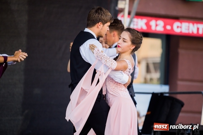 Zdjęcie w galerii na portalu naszraciborz.pl: Pożegnanie lata z MDK na raciborskim rynku wiadomości z regionu