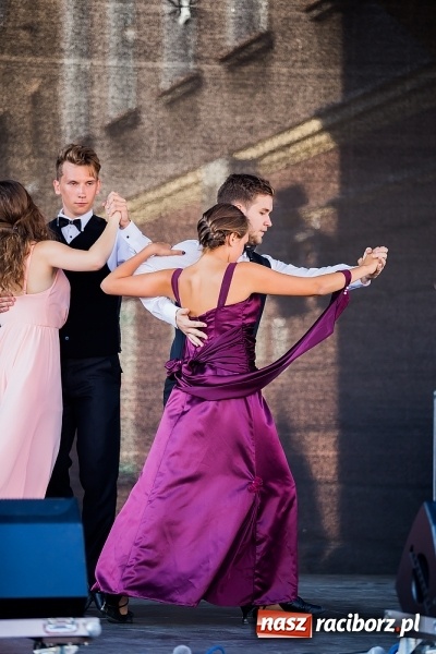 Zdjęcie w galerii na portalu naszraciborz.pl: Pożegnanie lata z MDK na raciborskim rynku wiadomości z regionu