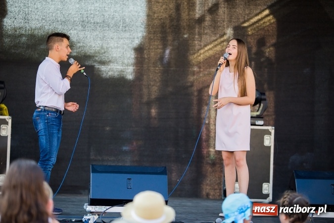 Zdjęcie w galerii na portalu naszraciborz.pl: Pożegnanie lata z MDK na raciborskim rynku wiadomości z regionu