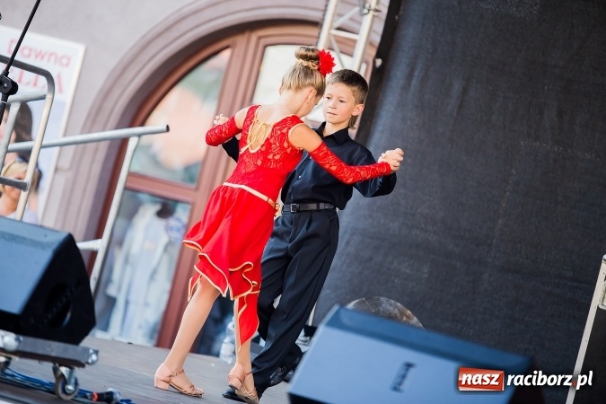 Zdjęcie w galerii na portalu naszraciborz.pl: Pożegnanie lata z MDK na raciborskim rynku wiadomości z regionu